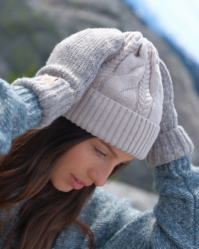 Grey-Fleece-Lined-Knit-Mittens